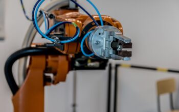 warehouse workers robots technology