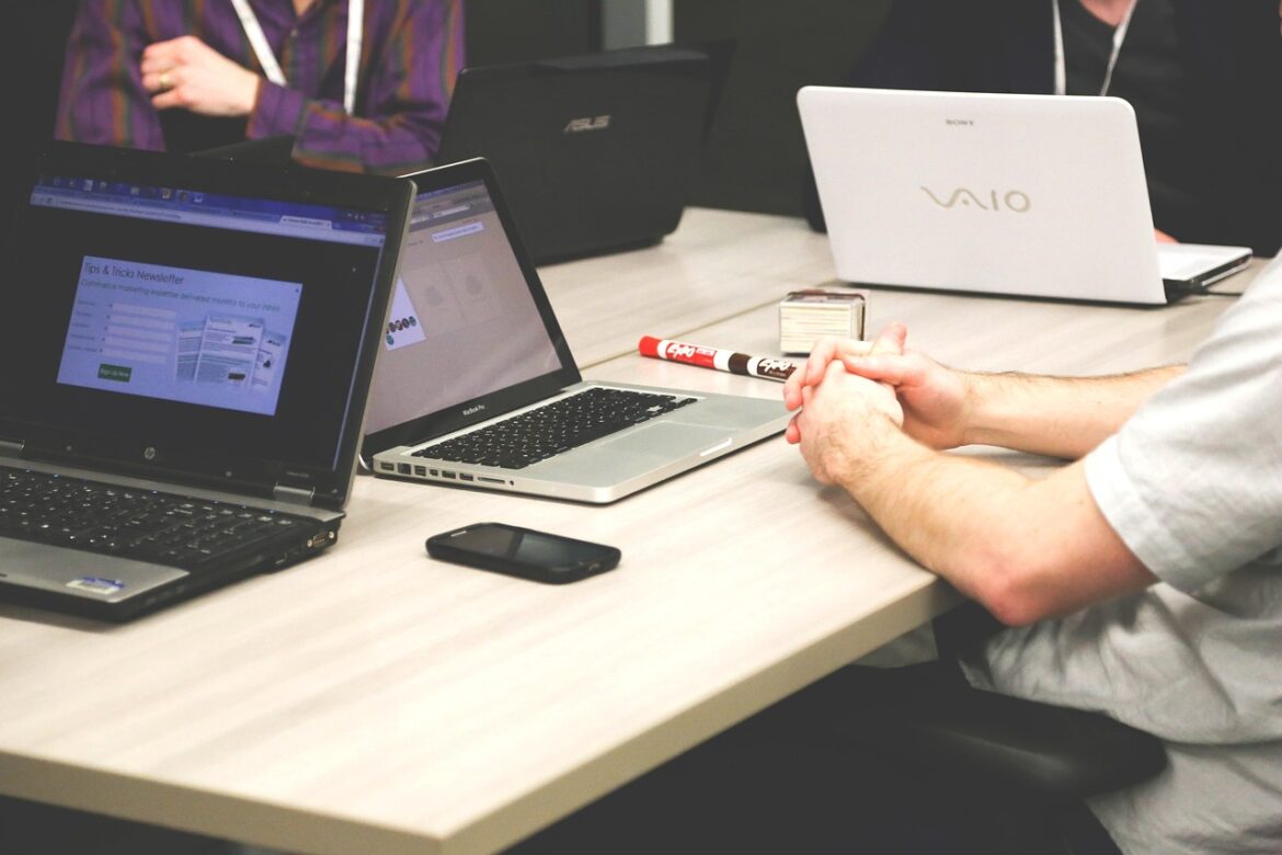 The Future of Workplace Communication: Tech, Trends and the Hybrid Revolution