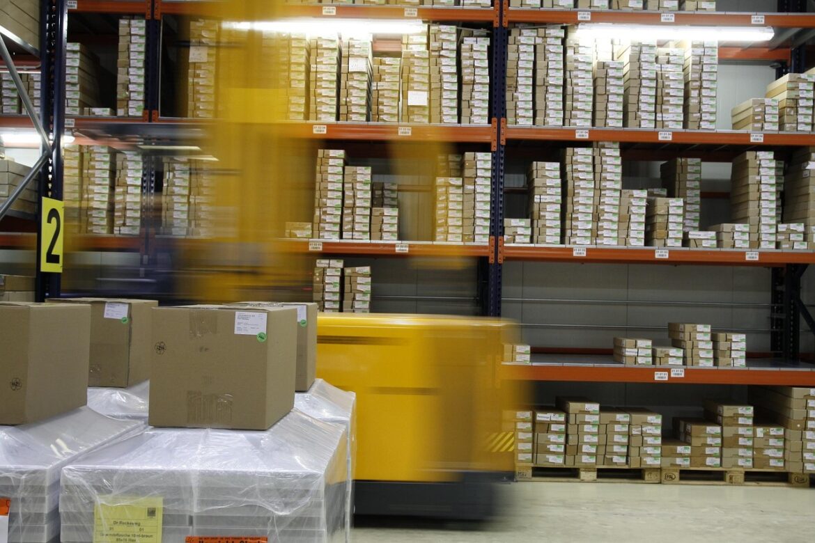 Crucial Supply Chain Trends Shaping 2025: AI, Tariffs, and Automation