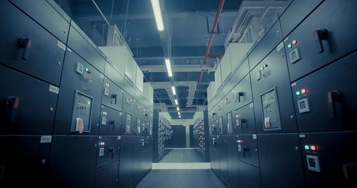Cloud Services in 2025: AI Surge, Hybrid Clouds, and New Challenges on the Horizon