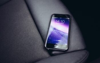 coworkers using mobile devices