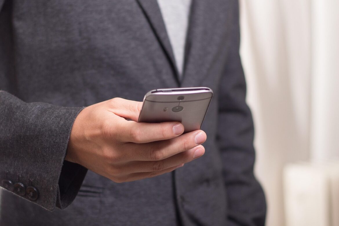 2025 Workplace Communication: Trends Transforming Media Industry