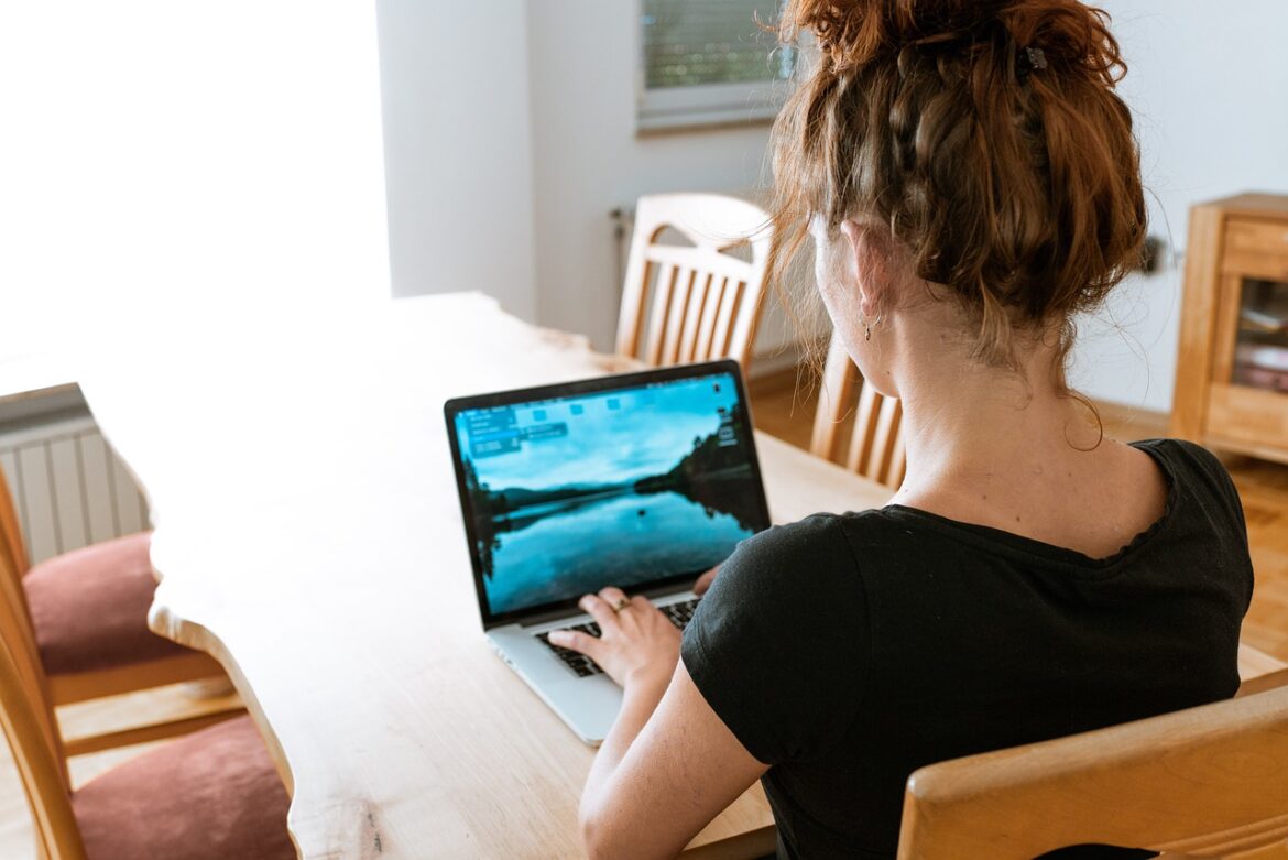 Workflow Wonders: 5 Trendsetting Podcasts Fueling Productivity Today