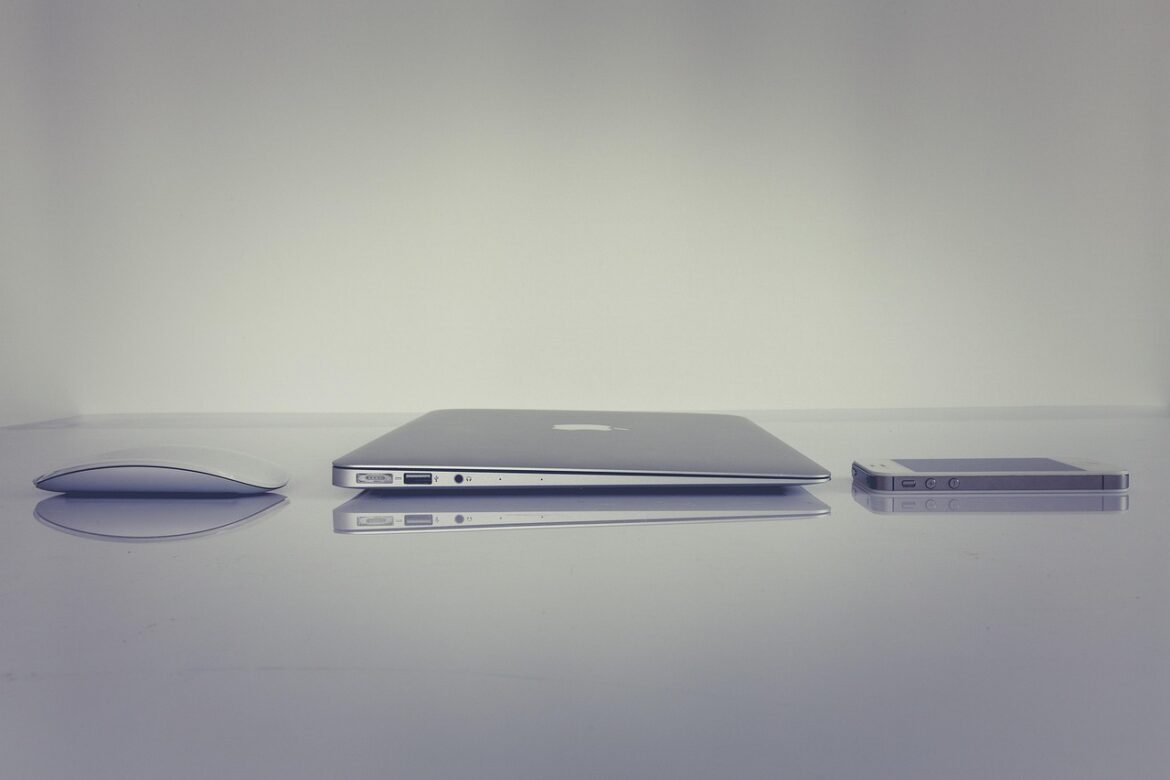 How Workplace Communication Is Changing in 2025