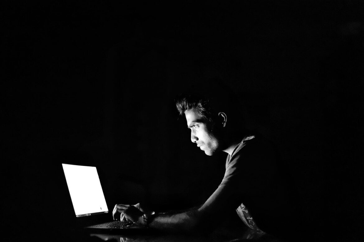 Cybersecurity Stocks Heat Up: HUBCs Compliance Rollout and CrowdStrikes Earnings Beat Expectations