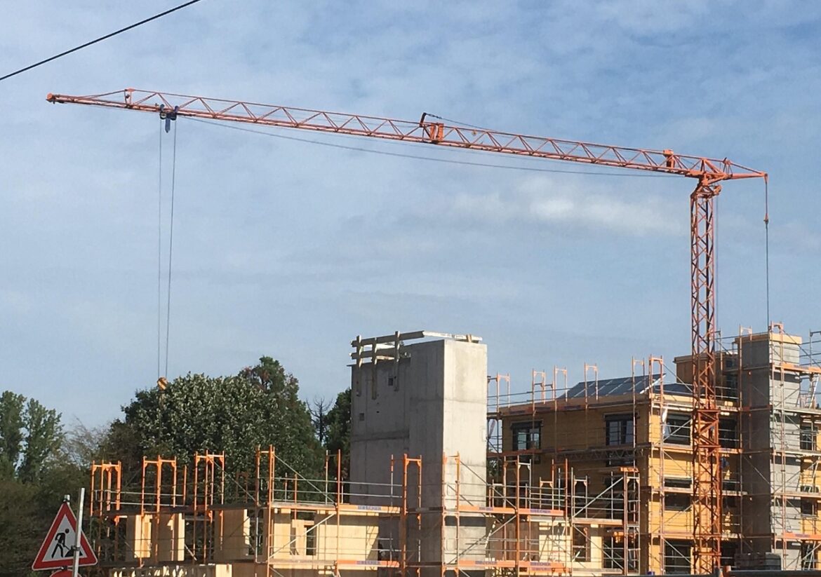Cloud Powering Mega Data Center Boom in Construction