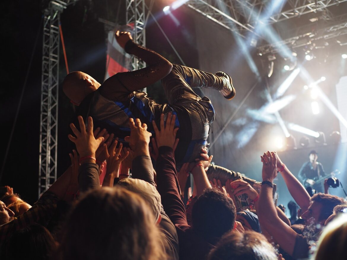 Cloud Magic Lights Up Entertainment Stages