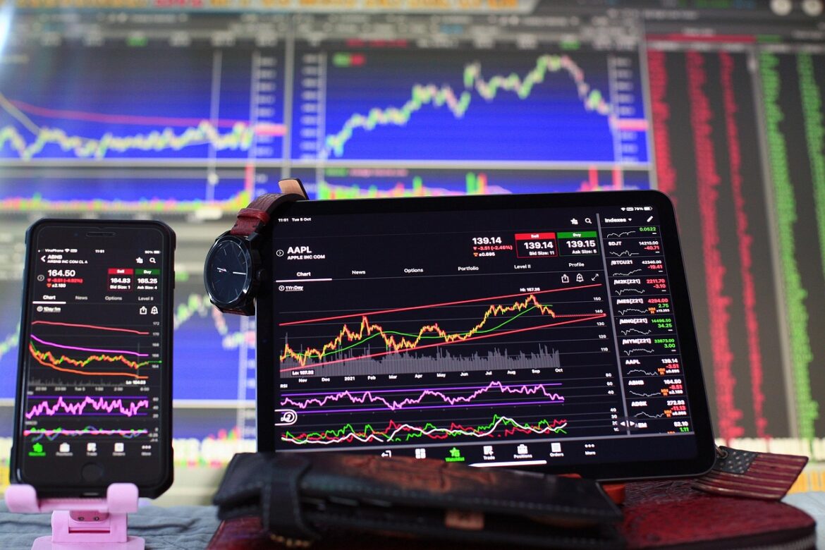 S&P 500 Roars into 2026: AI Stocks and Rate Cuts Steal the Show