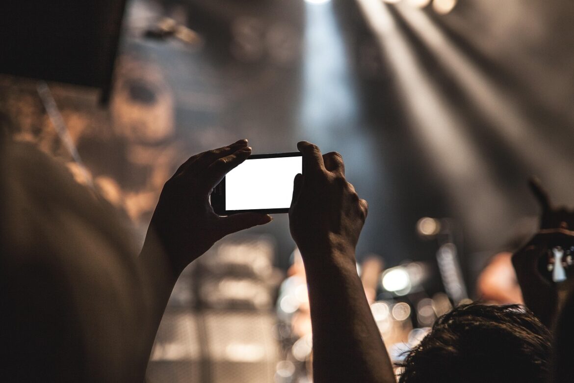 Cloud-Powered Phones Shaping 2026 Mobile Trends
