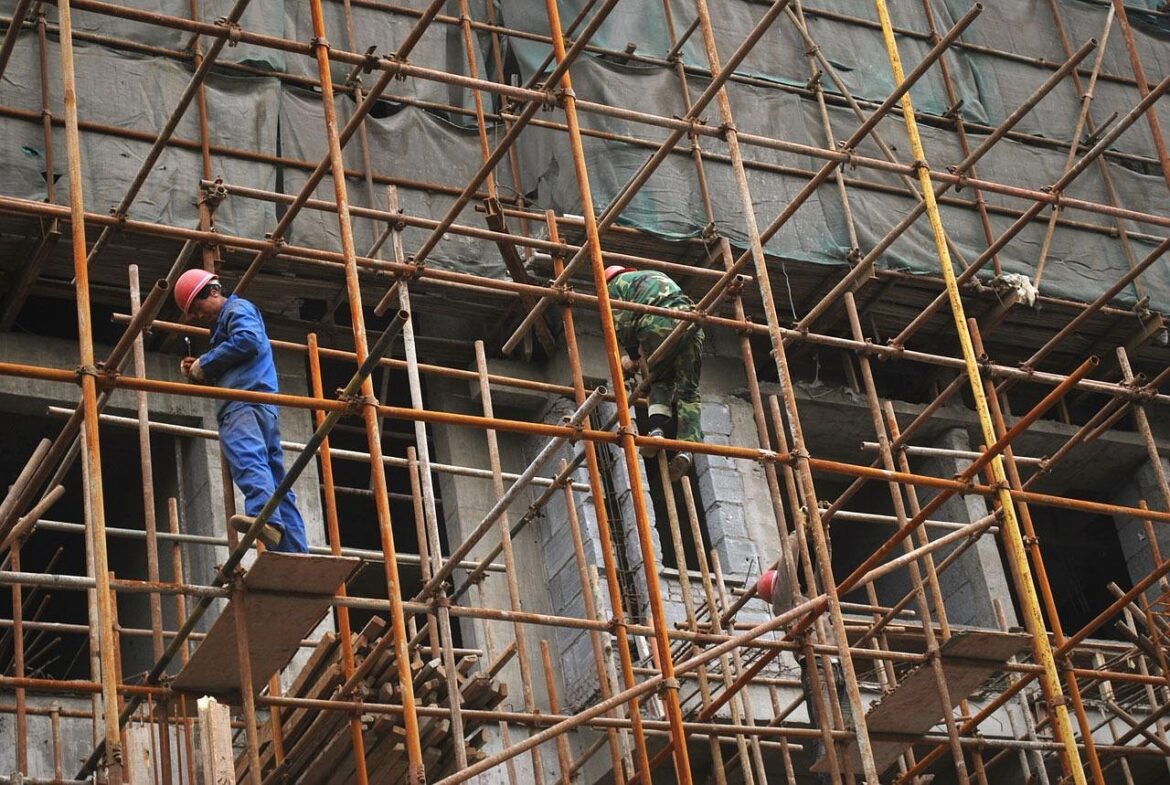 Construction HR Crunch: 2026 Talent Wars Heat Up