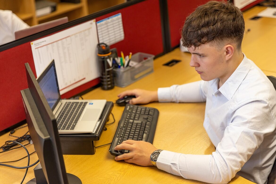 5 Hot Productivity Hacks Rocking 2026 Workplaces