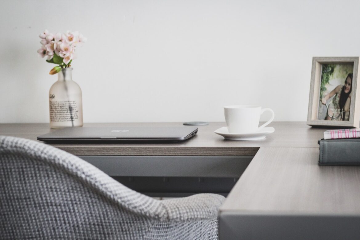 Fashion Hacks Boosting Your Workday Hustle