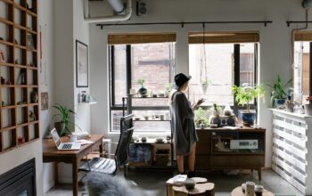 busy desk with frustrated worker and tangled laptop wires